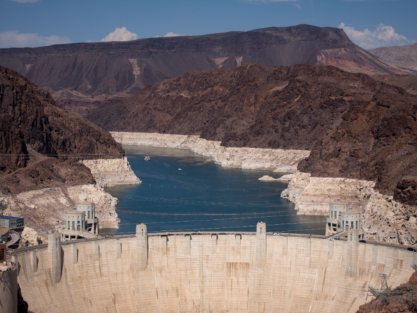 Large desert reservoir with "bathtub rings"