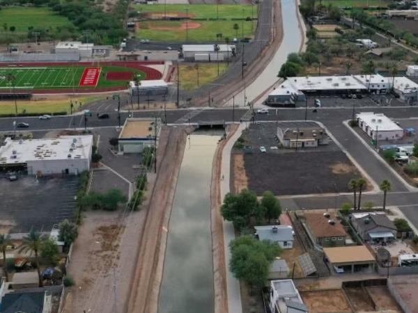 A view of the Arizona Grand Canal, which moves water around the greater Phoenix metro area, near 10th Street and Campbell Avenue. Photo by Deanna Dent/Arizona State University